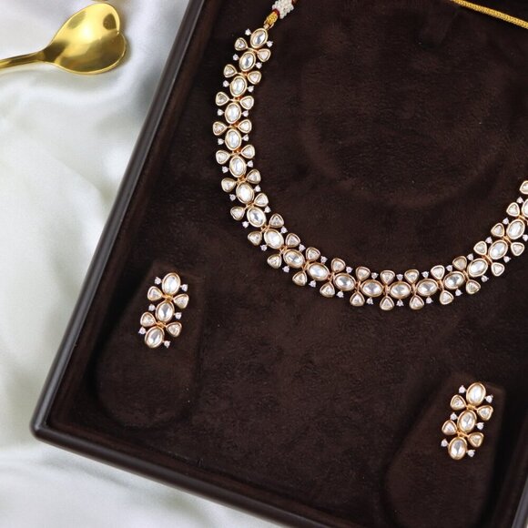 Elegant Floral Kundan Necklace & Earrings Set, JP40 - Picture 11 of 12